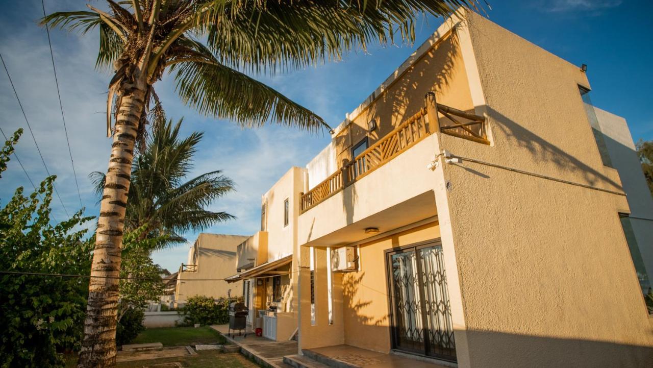 Villa Angelou - Sunlit Beach Getaway With Pool And Wifi Belle Mare Exterior foto