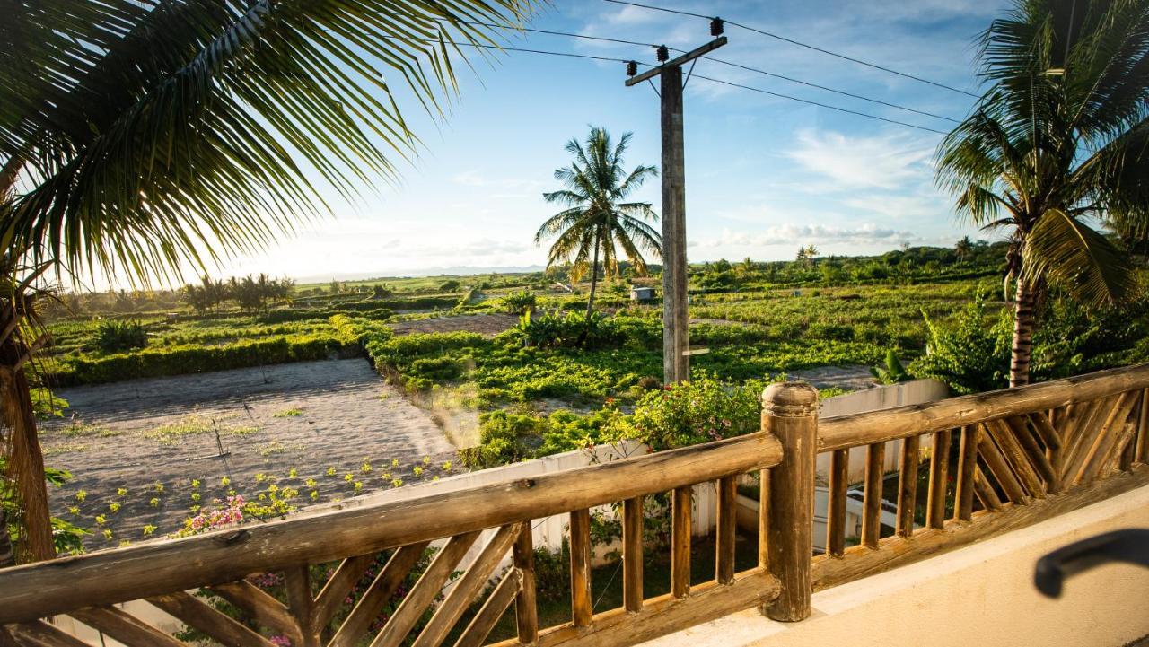 Villa Angelou - Sunlit Beach Getaway With Pool And Wifi Belle Mare Exterior foto