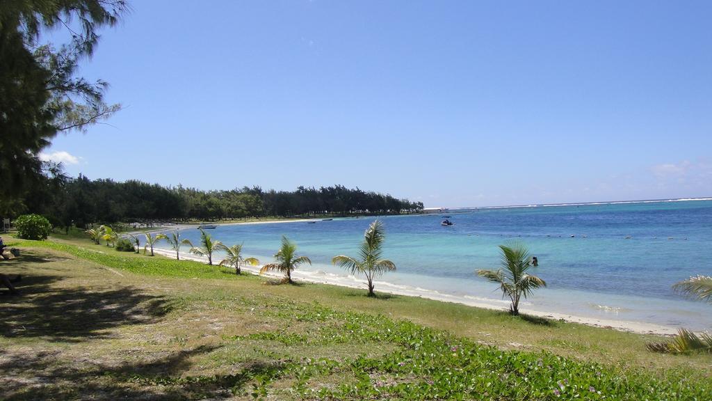 Villa Angelou - Sunlit Beach Getaway With Pool And Wifi Belle Mare Exterior foto